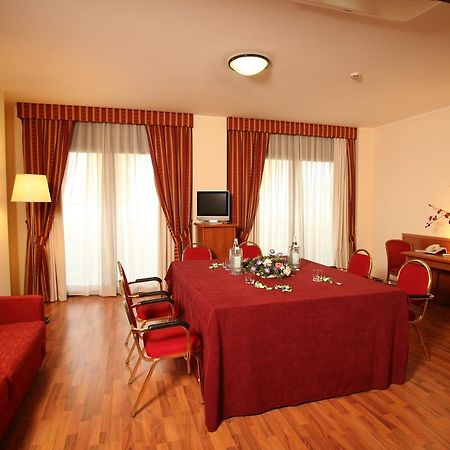 Hotel Executive Meeting & Events Удине Экстерьер фото