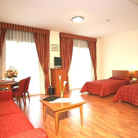 Hotel Executive Meeting & Events Удине Экстерьер фото