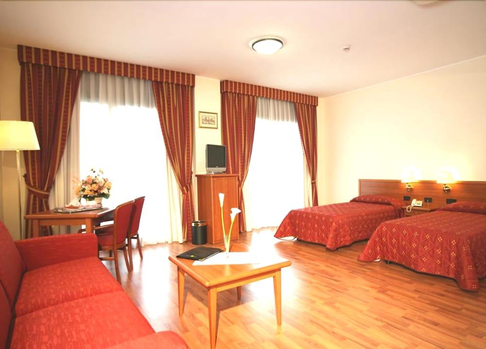 Hotel Executive Meeting & Events Удине Экстерьер фото