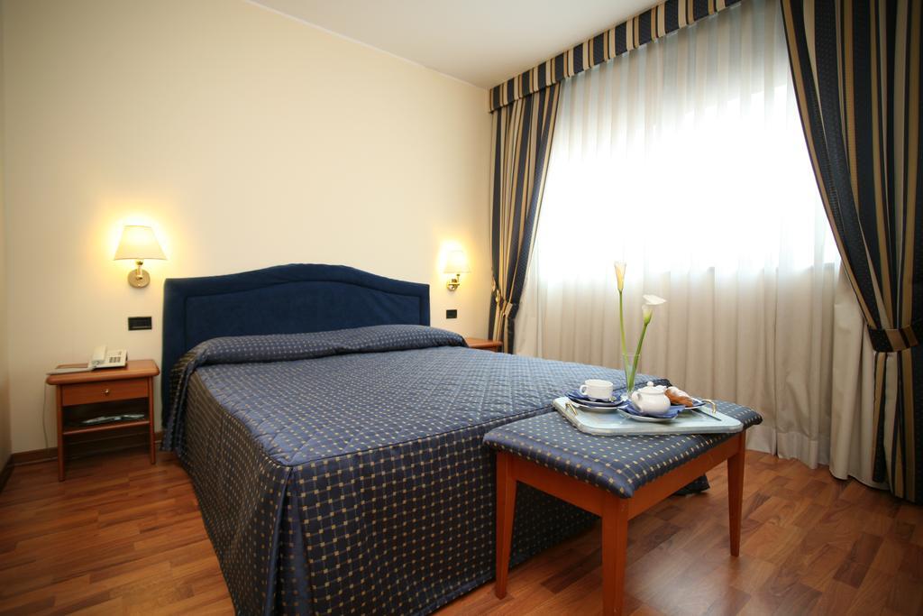 Hotel Executive Meeting & Events Удине Экстерьер фото