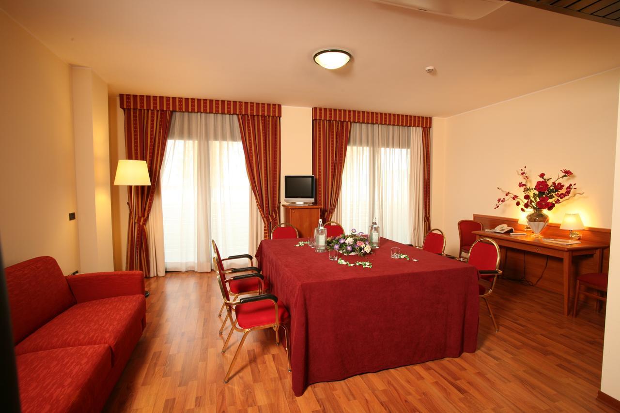 Hotel Executive Meeting & Events Удине Экстерьер фото