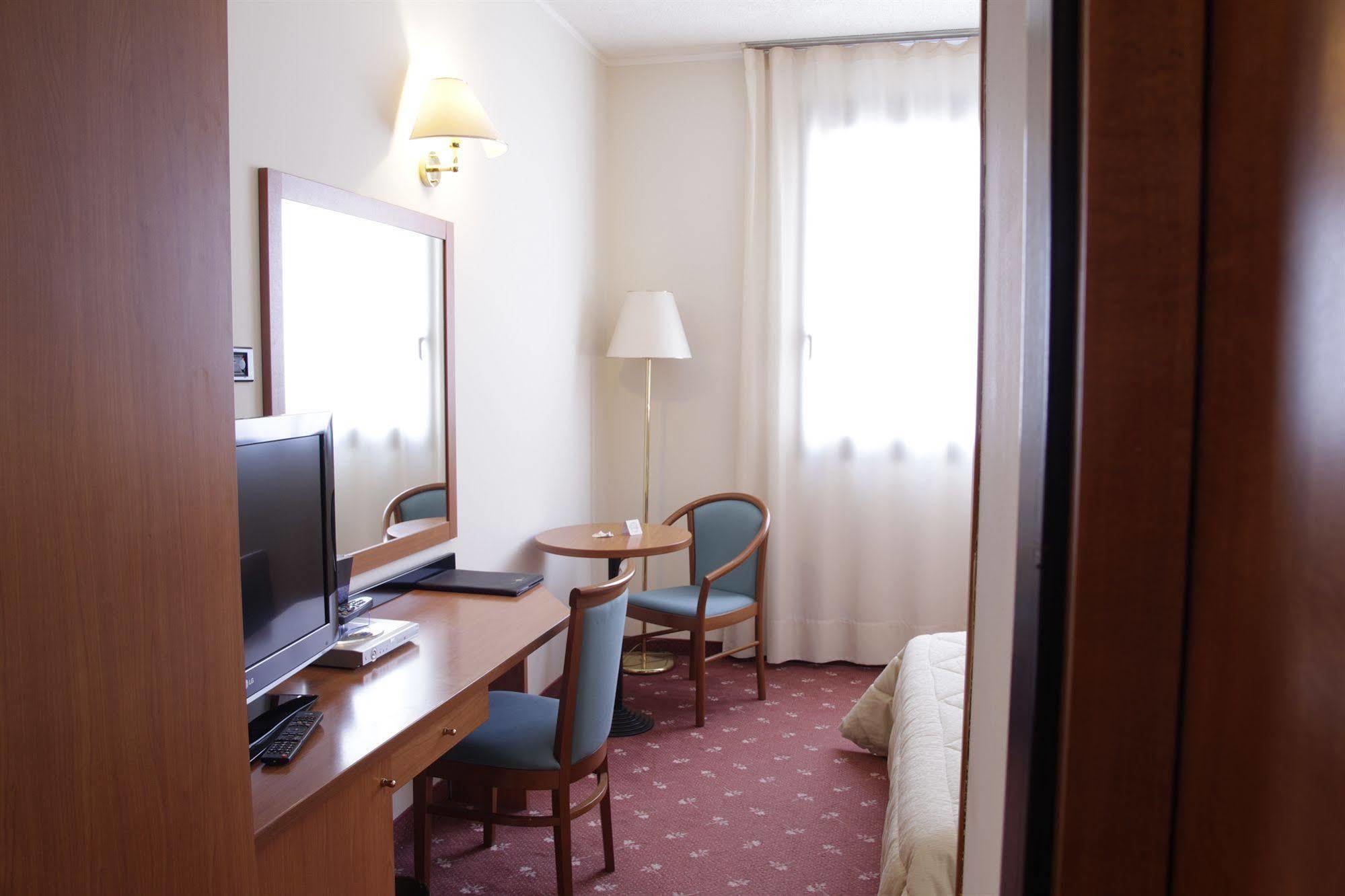 Hotel Executive Meeting & Events Удине Экстерьер фото