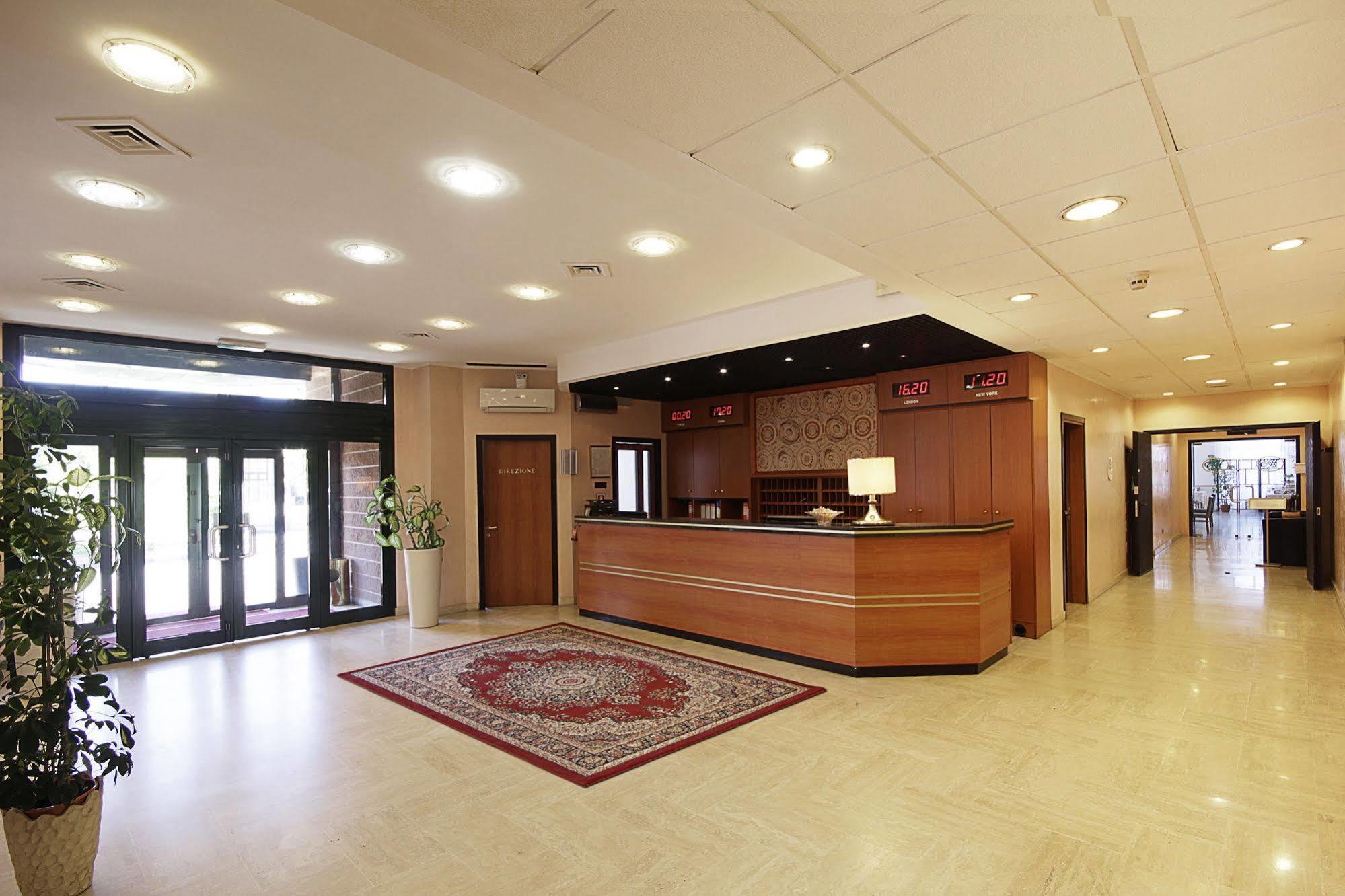Hotel Executive Meeting & Events Удине Экстерьер фото