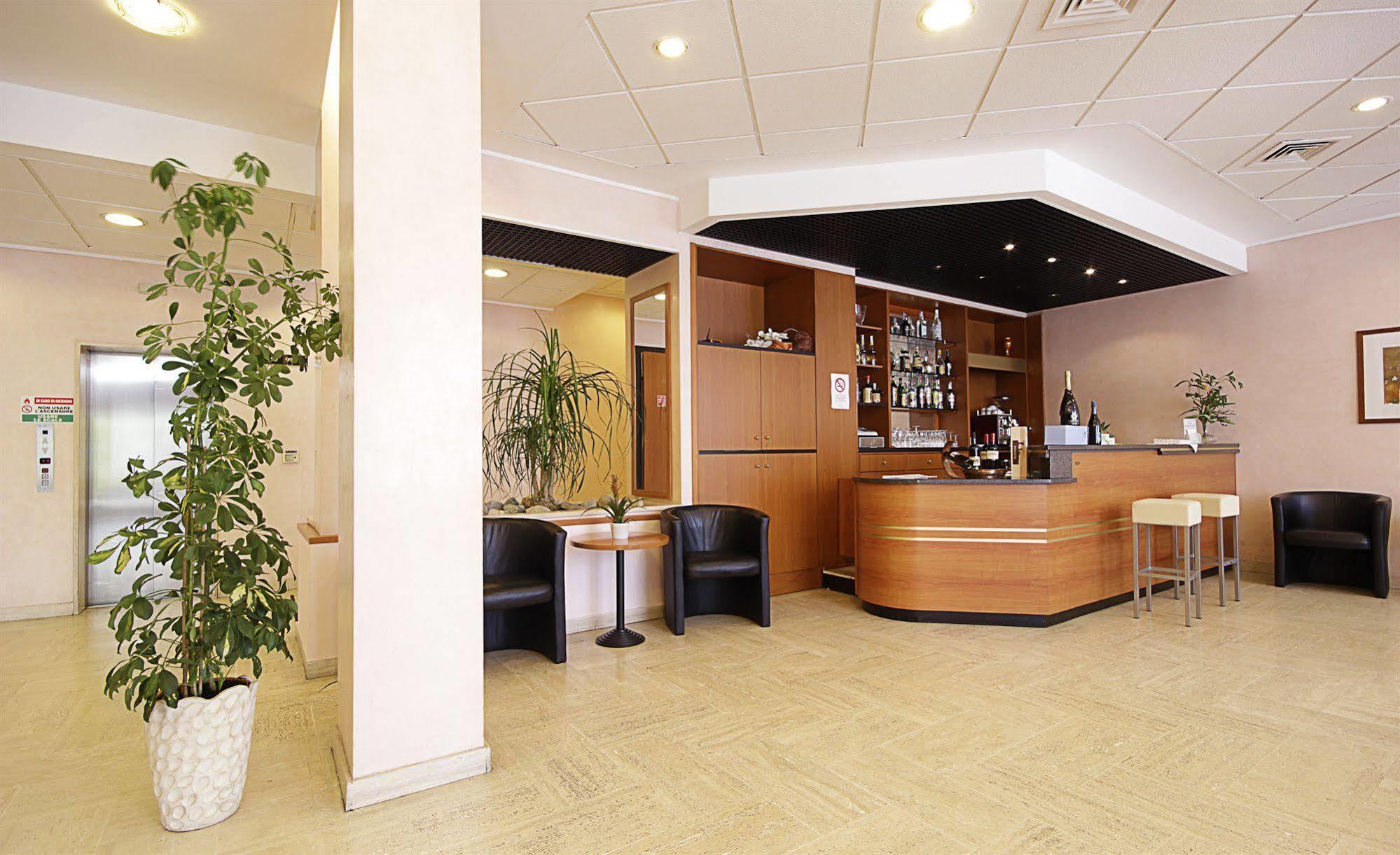 Hotel Executive Meeting & Events Удине Экстерьер фото
