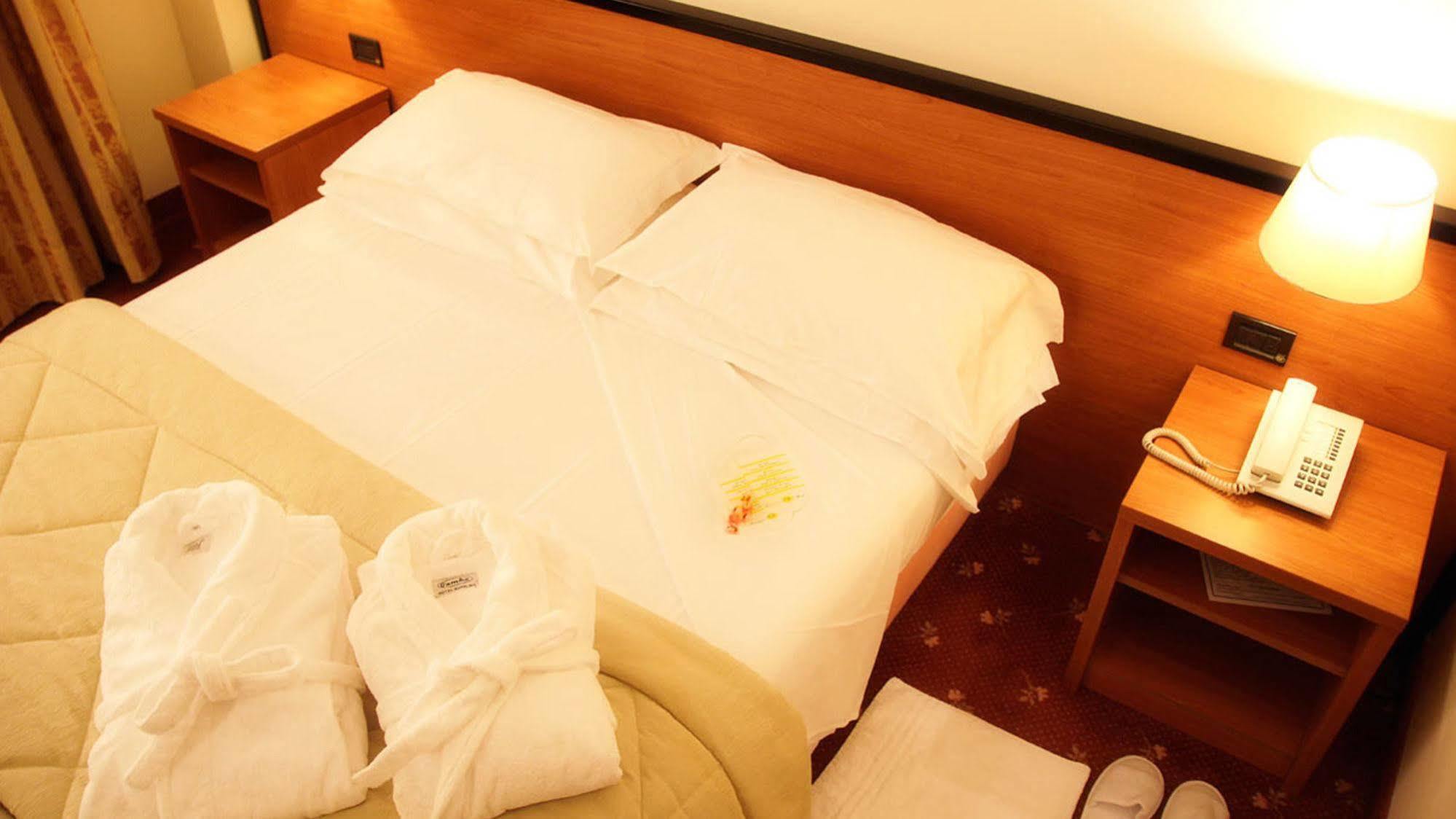 Hotel Executive Meeting & Events Удине Экстерьер фото