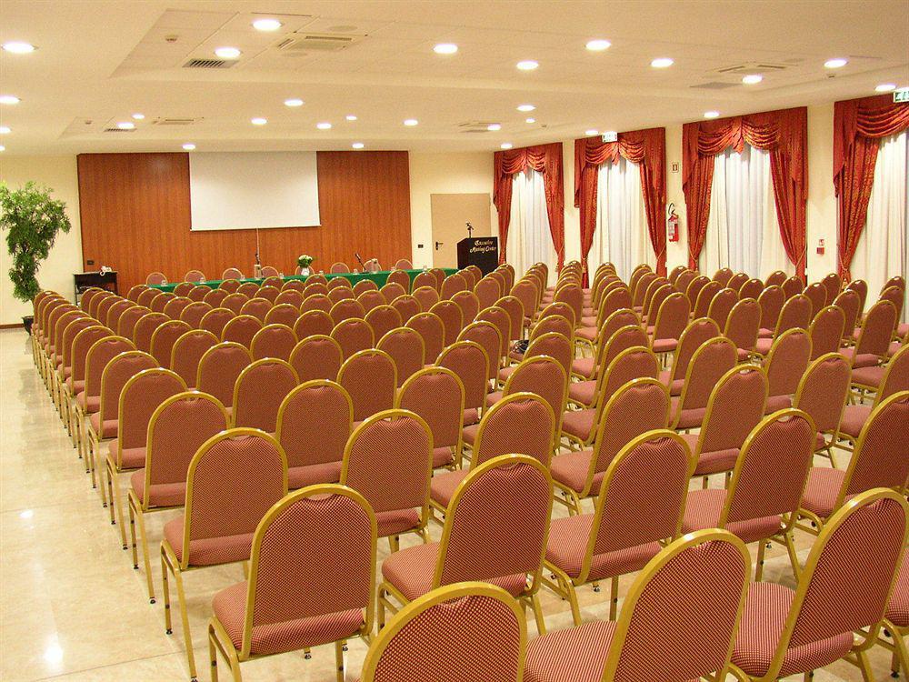 Hotel Executive Meeting & Events Удине Экстерьер фото